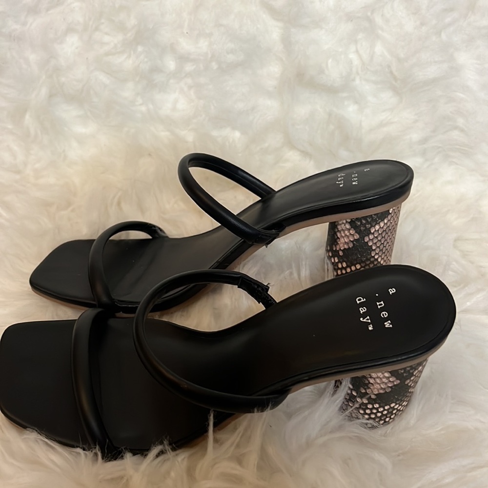 Black open toe heels 👠 - Picture 2 of 3